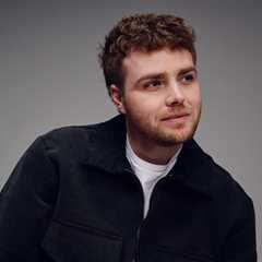 In Canada: Alex Warren’s ‘Ordinary’ Now Second Longest No. 1 in Canadian Hot 100 History