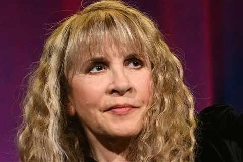 Stevie Nicks Postpones Tour After Fracturing Shoulder