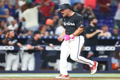 Yankees’ new deadline pieces blow lead in bizarre, crushing loss to Marlins