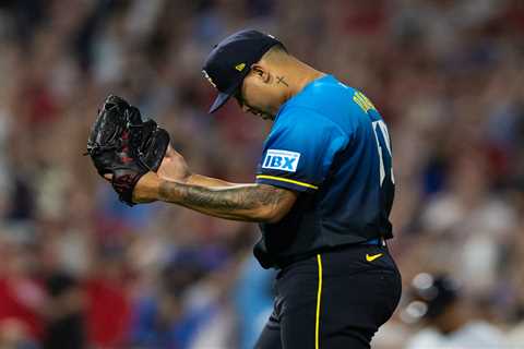 Phillies manager Rob Thompson gives up number to new closer Jhoan Duran