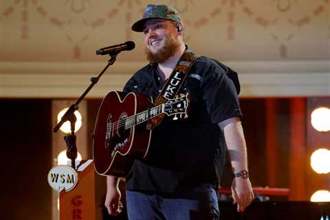 Luke Combs Was Once Forced to Choose Between Music & A College Frat: ‘I Made the Right Choice’