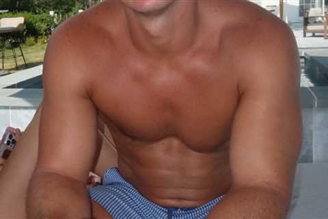Hot Summer Stomachs -- Guess The 'Bachelor' Hunk!
