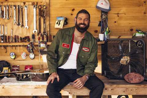 Jordan Davis Leans into Personal Stories and Creative Risks on ‘Learn The Hard Way’: ‘I Still Have..