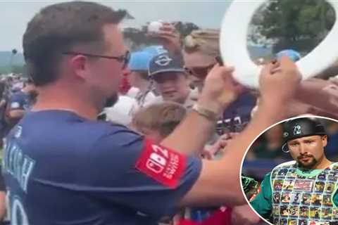 Mariners’ Cal Raleigh signs bathroom item, dons custom chest protector at Little League Classic