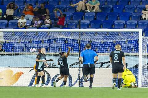 Gotham FC’s unbeaten streak ends with crushing loss to Houston after lengthy weather delay