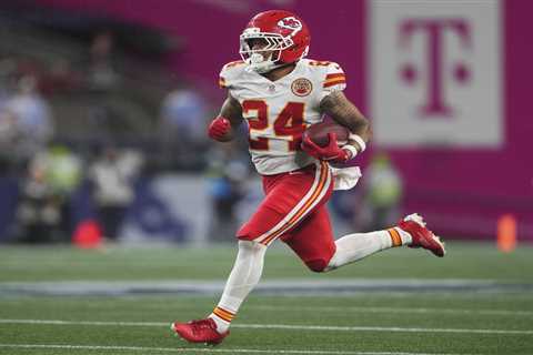 49ers trade for Chiefs’ Skyy Moore as wide receiver depth troubles mount