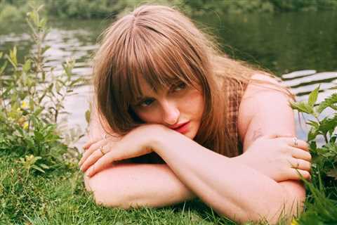 Nell Mescal on Signing to a Major Label, Her New EP & Shrugging off Nepotism Accusations: ‘It Felt..