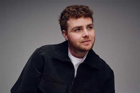 In Canada: Alex Warren’s ‘Ordinary’ Now Second Longest No. 1 in Canadian Hot 100 History