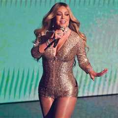 Mariah Carey Delivers Career-Spanning Medley & Receives Video Vanguard Award From Ariana Grande..