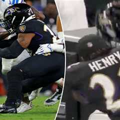 Derrick Henry slams helmet, tumbles onto bench after latest fumble frustration