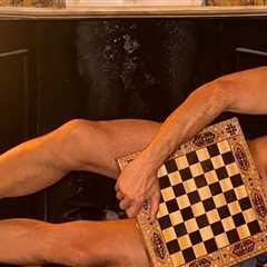 Guess The Hollywood Hunk Goin' Nude In This NSFW Selfie!