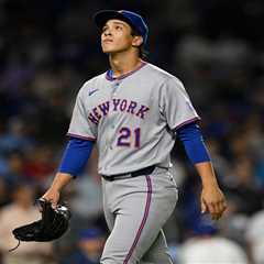 Sloppy Mets fail to gain ground in wild-card race after Jonah Tong clunker against Cubs