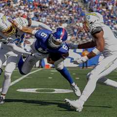 Jaxson Dart briefly exits for concussion check as Russell Wilson fills in after Giants benching