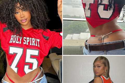 Babes In Jerseys -- Touchdown!