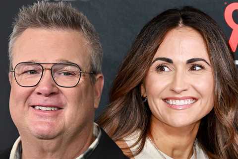 'Modern Family' Star Eric Stonestreet Gets Married To Lindsay Schweitzer