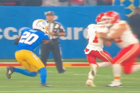 Chiefs’ Xavier Worthy ruled out for Week 2 after nasty collision with Travis Kelce