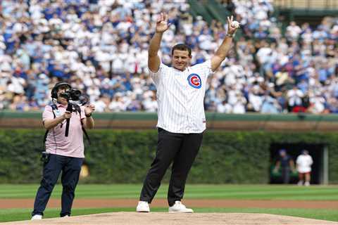 Anthony Rizzo botches chance to catch Cubs rookie’s first career homer as he celebrates retirement