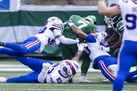 Justin Fields’ concussion adds insult to injury during woeful Jets showing