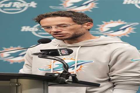 Mike McDaniel responds to plane banner calling for his firing amid Dolphins’ winless start