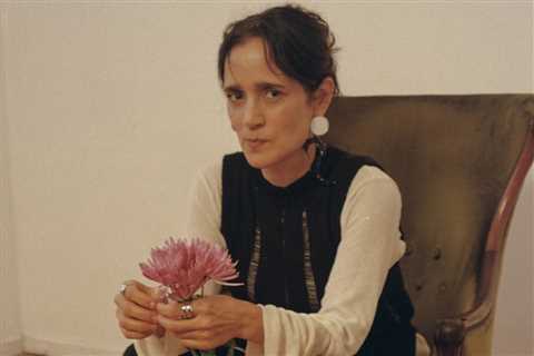 Mexican Star Julieta Venegas Signs With WME Ahead of New Album Release