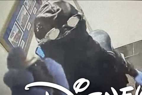 Scuba Diver Robs Disney Springs Restaurant, Jumps Into Pond to Escape