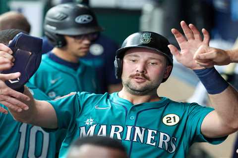 Mariners’ Cal Raleigh breaks Mickey Mantle’s single-season home run record by switch-hitter