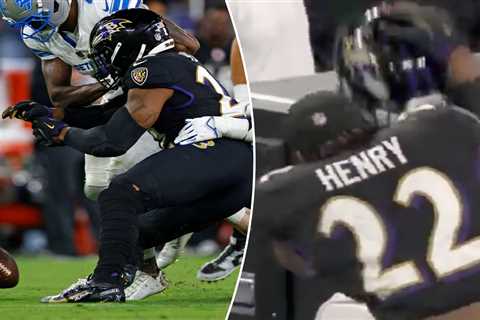 Derrick Henry slams helmet, tumbles onto bench after latest fumble frustration
