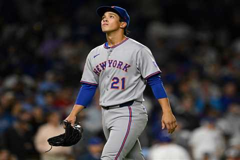 Sloppy Mets fail to gain ground in wild-card race after Jonah Tong clunker against Cubs