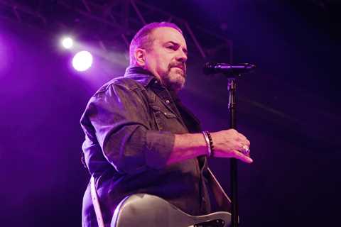 The Mavericks’ Raul Malo Gives an Update on His Ongoing Cancer Battle: ‘I Am in No Way Alone,..