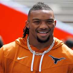 Bijan Robinson gives Arch Manning advice as Texas QB’s struggles mount