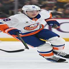 Matthew Schaefer makes NHL history in Islanders debut