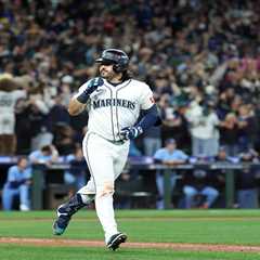 Eugenio Suárez’s clutch grand slam leads Mariners in pivotal ALCS Game 5 win