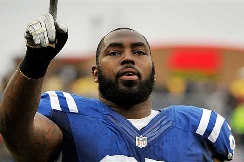 Ex-NFL Star Arthur Jones, Jon Jones' Brother, Dead at 39