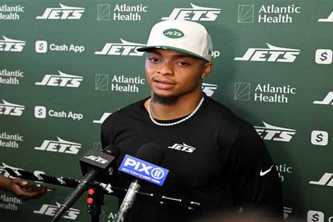 Jets’ Justin Fields has chance to prove he’s more than just the Other QB in Town