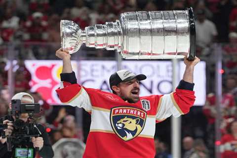 Blackhawks vs. Panthers prediction: Odds, best bet, pick for NHL Opening Night