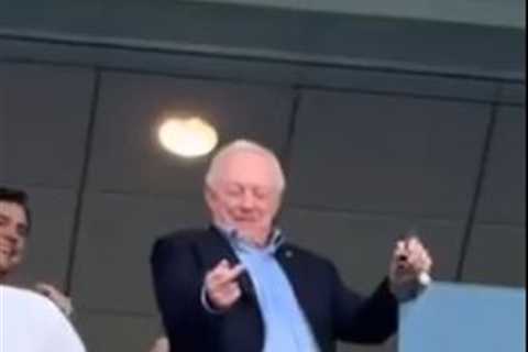 Jerry Jones gives baffling explanation on why he flipped off Jets fans in viral moment that cost..