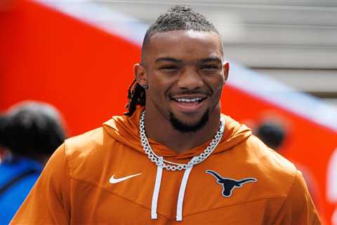 Bijan Robinson gives Arch Manning advice as Texas QB’s struggles mount