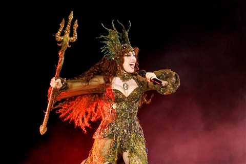 Chappell Roan’s ‘Damsels’ Tour Takes L.A.: Best Photos From Night 2 in Pasadena