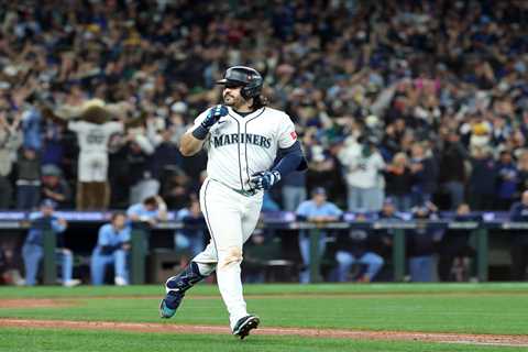 Eugenio Suárez’s clutch grand slam leads Mariners in pivotal ALCS Game 5 win