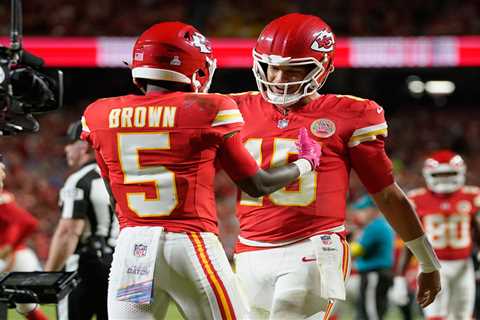 FanDuel promo code: Bet $5, get $300 in bonus bets if your bet wins for Chiefs vs. Raiders