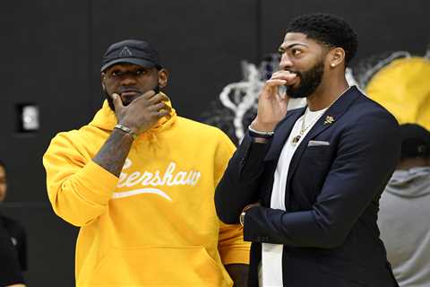 Inside Lakers’ group chat the moment Anthony Davis was traded — including LeBron James’..