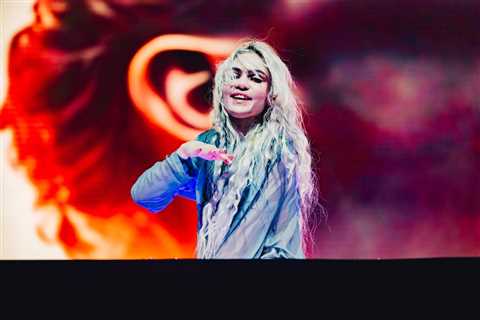 Grimes Shows Off New Face Tattoo That ‘Literally Nobody Noticed’ for Months, ‘Not Even My Parents’