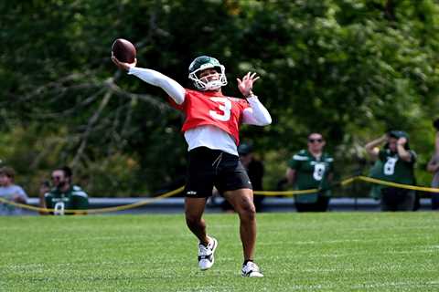 Ex-Jet Jordan Travis accuses Woody Johnson of crass injury remarks following Justin Fields fiasco