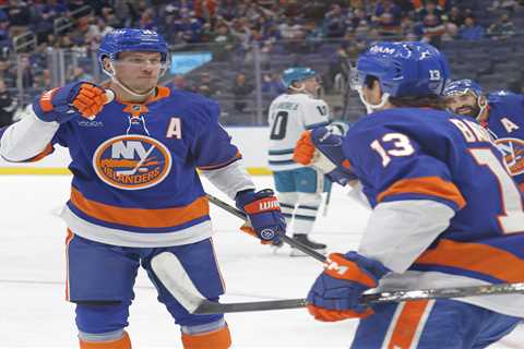 Fanatics Sportsbook promo: Wager $30, get $300 in FanCash for Islanders vs. Hurricanes