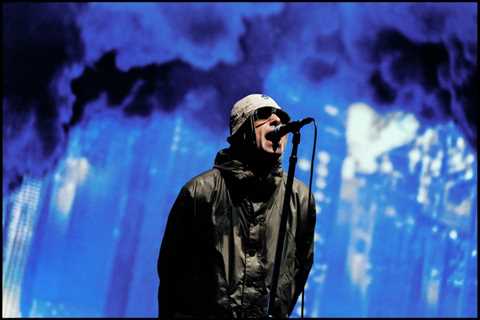 Oasis Celebrating ‘Wonderwall’ 30th Anniversary With ‘(What’s the Story) Morning Glory’ 7″..