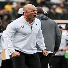 FanDuel promo code: Bet $5, get $300 in bonus bets if your bet wins for Vanderbilt vs. Texas