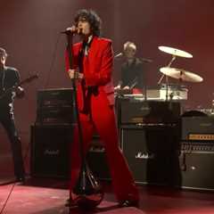 Sombr Performs ’12 to 12′ & ‘Back to Friends’ on ‘Saturday Night Live’: Watch