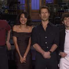Olivia Dean & Glen Powell Warned to ‘Buckle Up’ Ahead of Their ‘SNL’ Debuts, or They’re In for a..