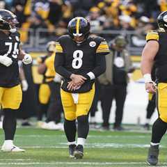 Aaron Rodgers has ‘a slight break’ in concerning injury update