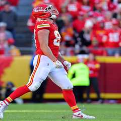 Tony Romo slams Travis Kelce penalty as ‘worst call I’ve seen all year’